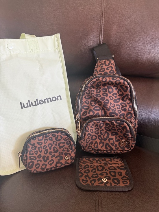 box bag large rains Black lululemon - New Parent Color:Carbon Brown color:Beige Box Bag is a